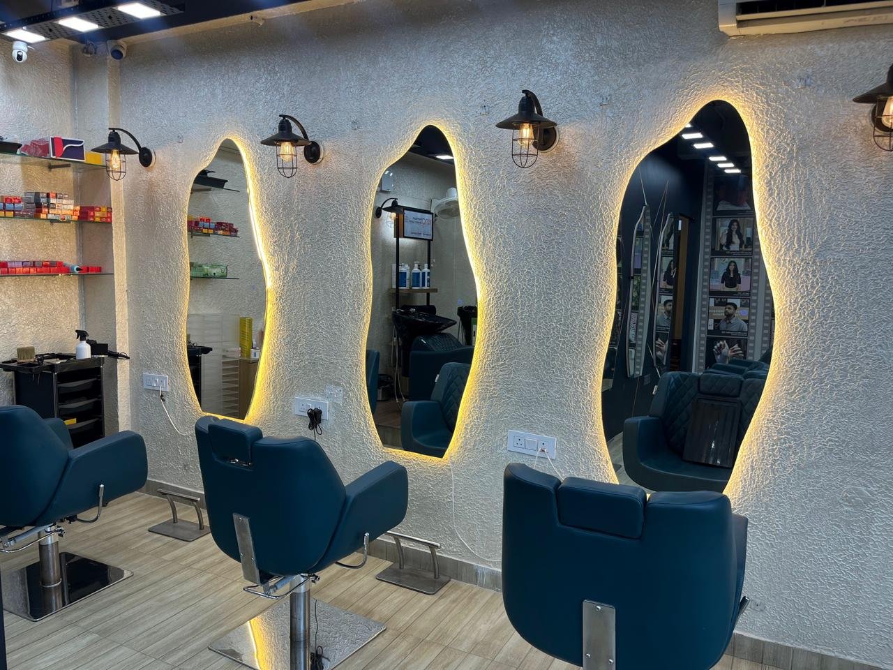 Xing Premium Unisex Salon interior 3