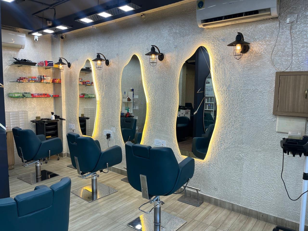 Xing Premium Unisex Salon interior 6