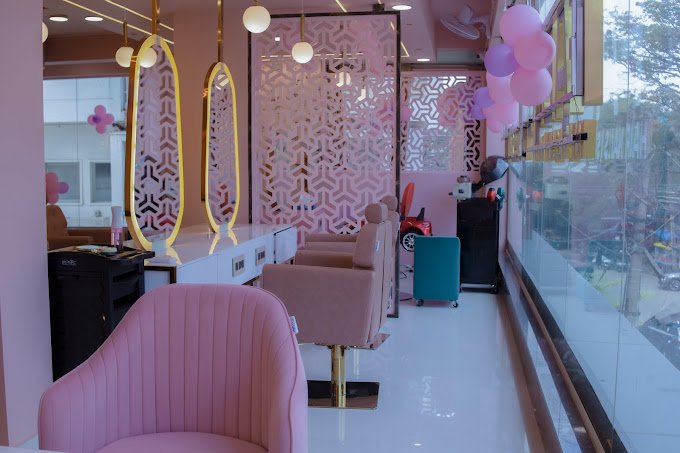 Xing Premium Unisex Salon interior 8
